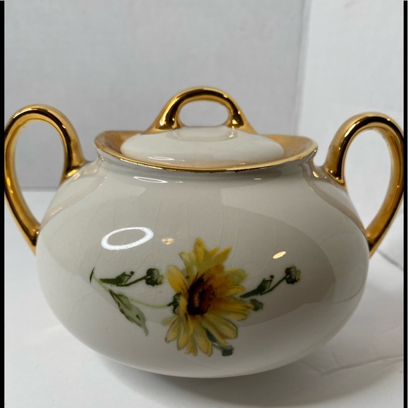 Vintage Daisy Sugar Bowl with 22 Kt gold trim - Picture 1 of 8